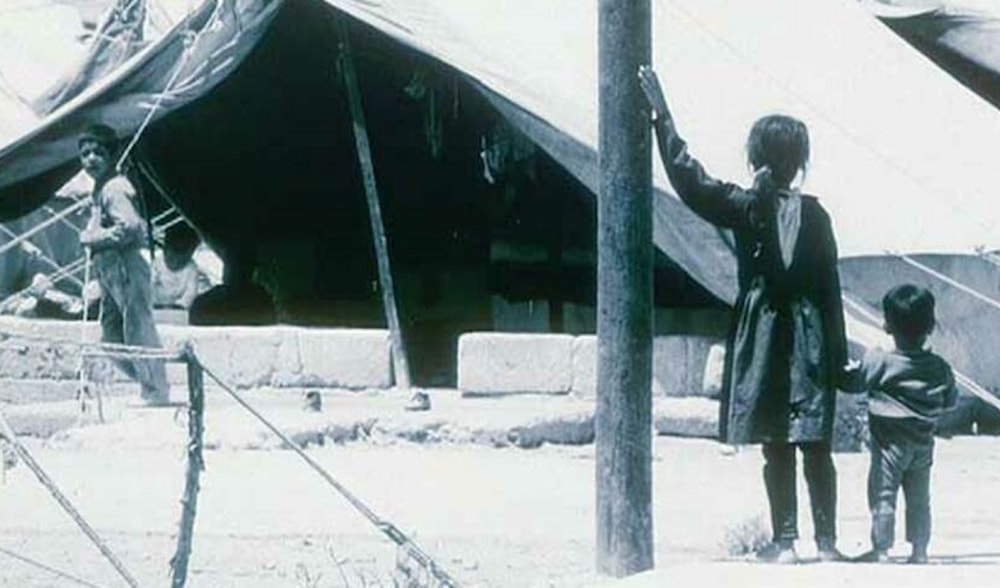 من فيلم &laquo;بعيداً عن الوطن&raquo; لقيس الزبيدي (1969)
